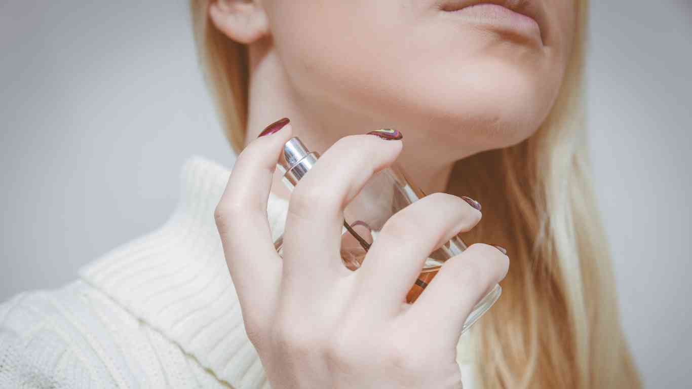rekomendasi parfum wanita tahan lama murah