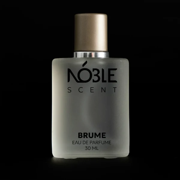 Brume Noble Scent dengan variasi top middle bottom notes dengan latar belakang gelap