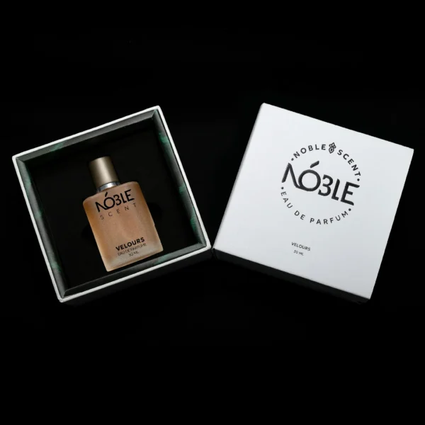 Velours Noble Scent dengan variasi top middle bottom notes dengan kemasan terbuka